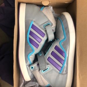 Women’s 8.5 adidas